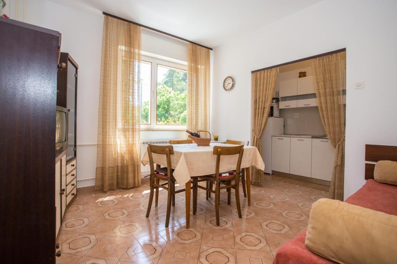 Garden View Apartment In Porec For 2 - 4 Persons Экстерьер фото